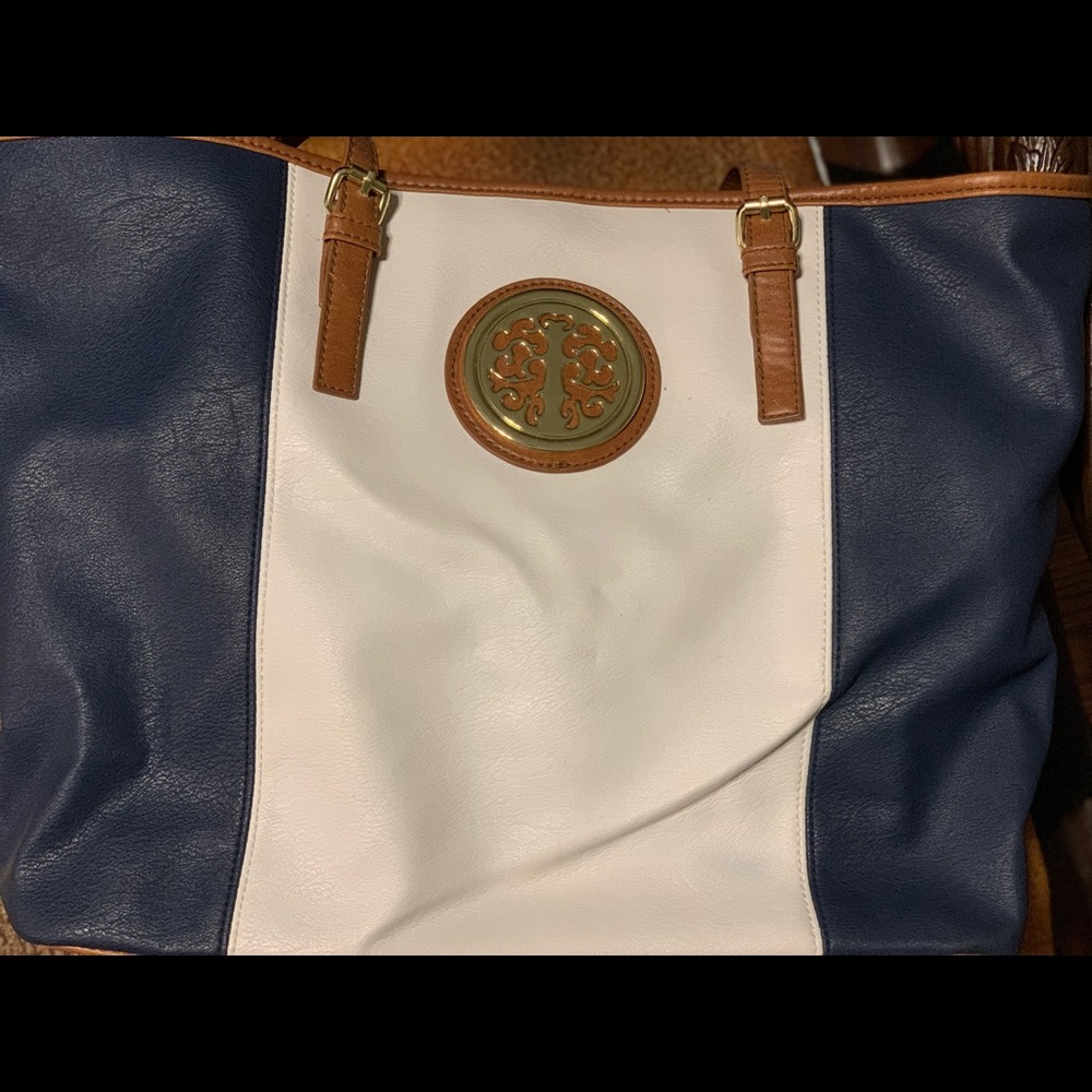 Handbag - Picture 2 of 5